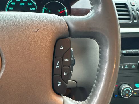 Used 2011 Buick Lucerne CXL image 21