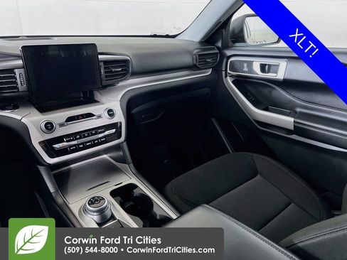 Used 2024 Ford Explorer XLT AWD/4WD image 26