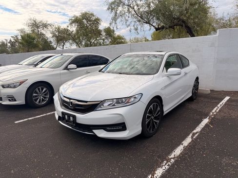Used 2017 Honda Accord EX image 2