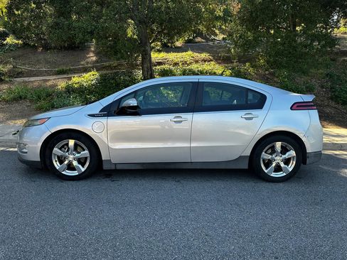 Used 2012 Chevrolet Volt Premium w/ Premium Trim Package image 2