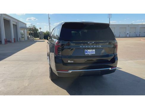 Used 2025 Chevrolet Suburban LS RWD image 7