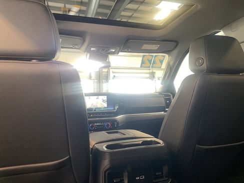 Used 2022 Chevrolet Silverado 1500 LT Trail Boss w/ Convenience Package II image 7