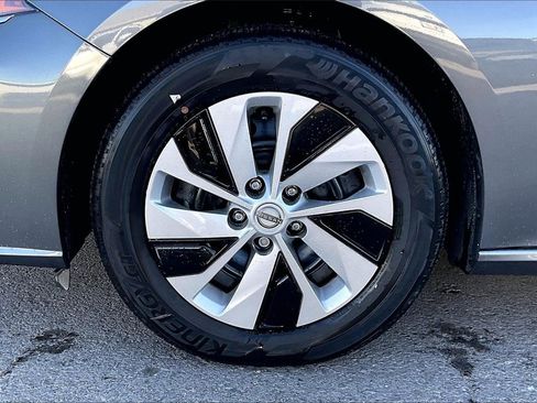 Used 2025 Nissan Altima 2.5 S image 9