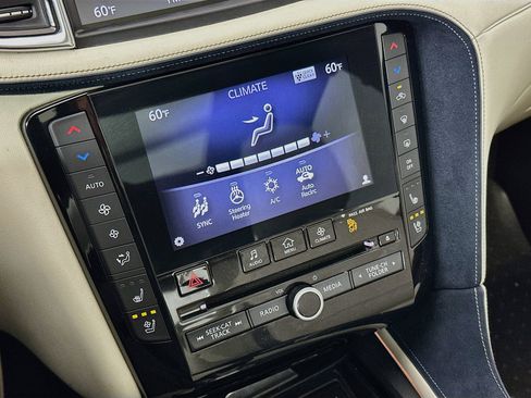 Used 2019 INFINITI QX50 Essential w/ Sensory Package AWD/4WD image 24