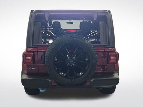 Used 2022 Jeep Wrangler Unlimited Sahara AWD/4WD image 6
