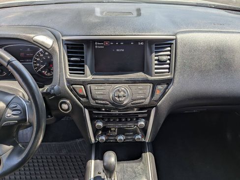 Used 2019 Nissan Pathfinder SV FWD image 17