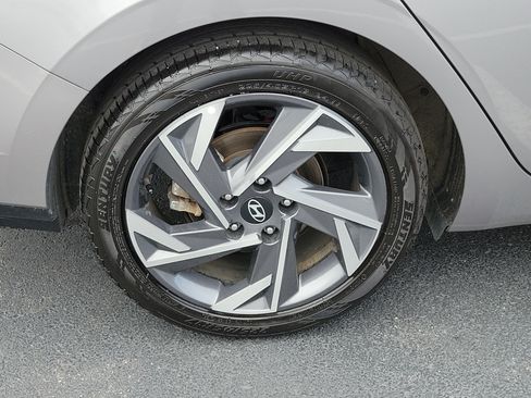 Used 2025 Hyundai Elantra SEL FWD image 6