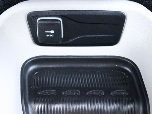 Used 2024 Chrysler Pacifica Touring-L FWD image 46