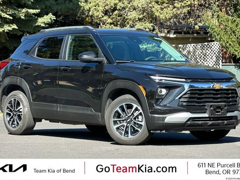 Used 2025 Chevrolet TrailBlazer LT AWD/4WD image 1