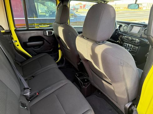 Used 2023 Jeep Gladiator Sport image 4