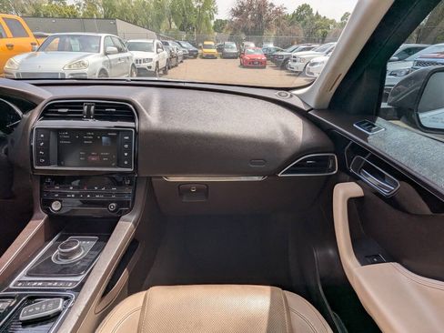 Used 2018 Jaguar F-PACE Prestige AWD/4WD image 17