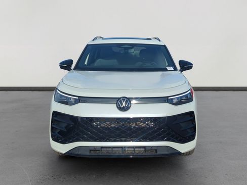 New 2026 Volkswagen Tiguan SE R-Line image 8