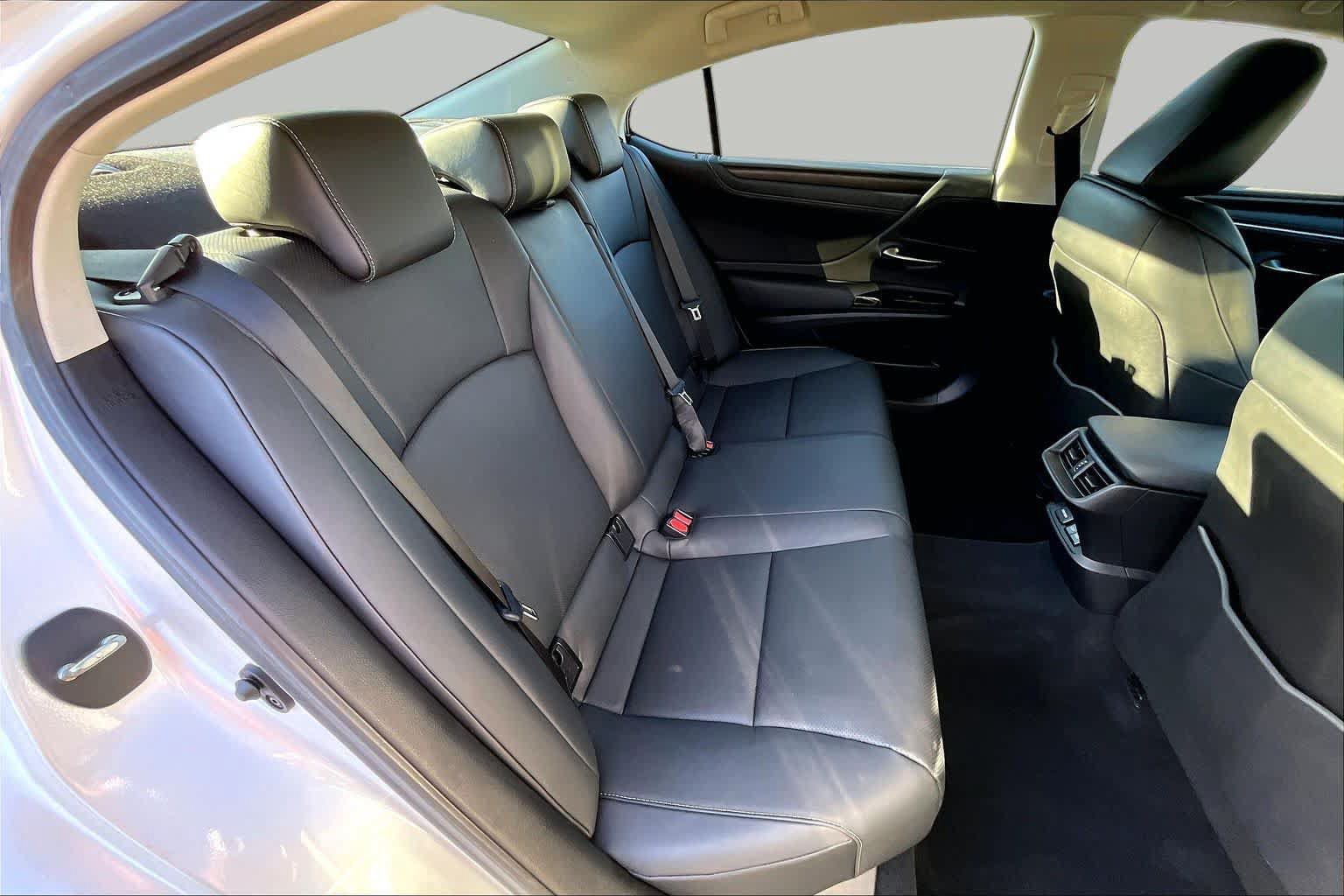 Used 2024 Lexus ES 350 w/ Premium Package FWD image 19