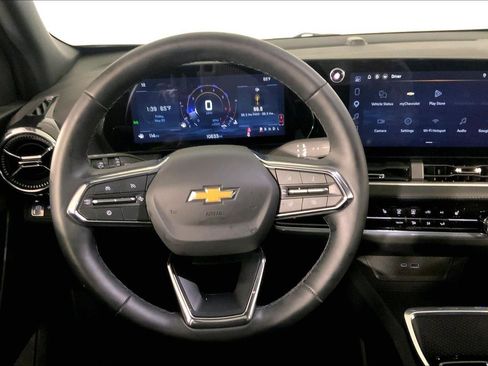 Used 2026 Chevrolet Equinox LT FWD image 5