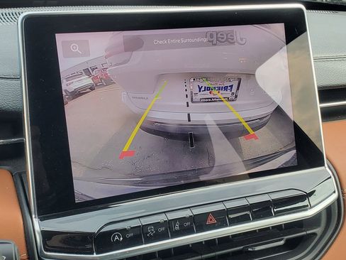 Used 2022 Jeep Compass Limited image 23