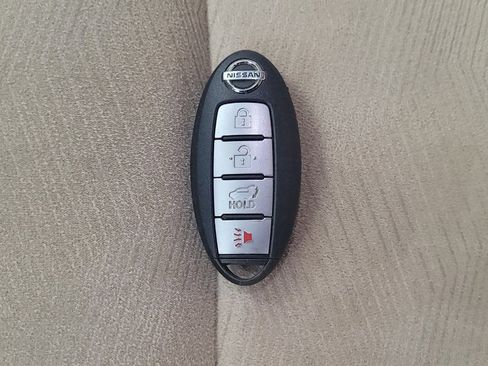 Used 2015 Nissan Rogue SV w/ SV Premium Package image 32