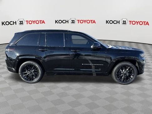 Used 2022 Jeep Grand Cherokee Summit w/ Luxury Tech Group V image 8