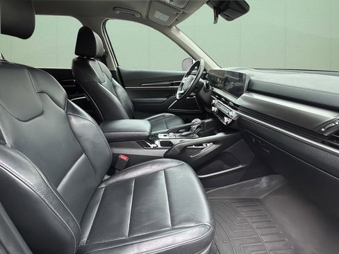 Used 2023 Kia Telluride LX image 40