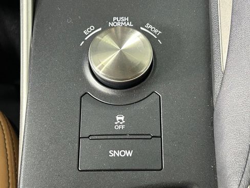 Used 2017 Lexus IS 300 AWD image 22