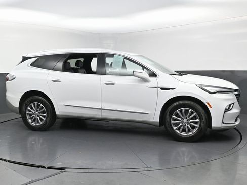 Used 2024 Buick Enclave Premium image 6