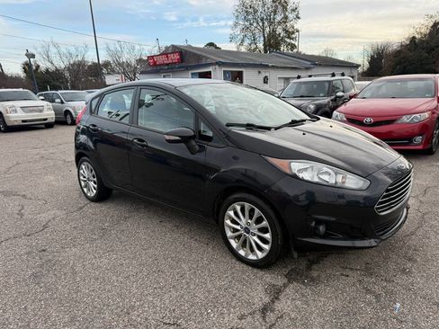 Used 2014 Ford Fiesta SE w/ Equipment Group 201A image 9