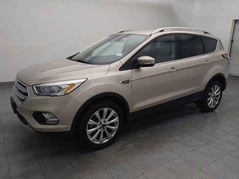 Used 2017 Ford Escape Titanium image 2