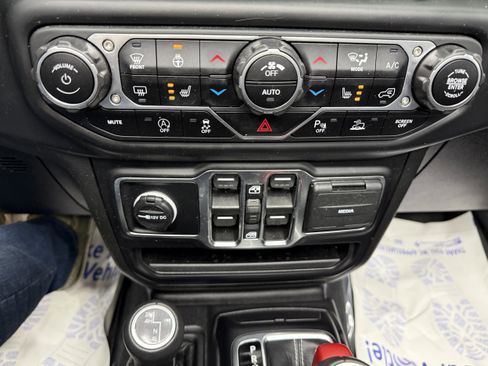 Used 2022 Jeep Wrangler Unlimited Sahara image 21