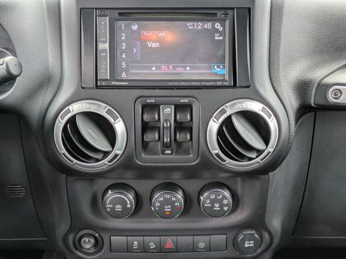 Used 2015 Jeep Wrangler Unlimited Sahara w/ Connectivity Group image 13