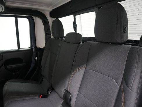 Used 2024 Jeep Gladiator Sport AWD/4WD image 15