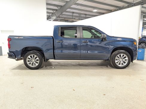 Used 2022 Chevrolet Silverado 1500 Custom image 2