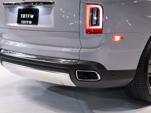 Used 2023 Rolls-Royce Cullinan w/ Cullinan Package image 13