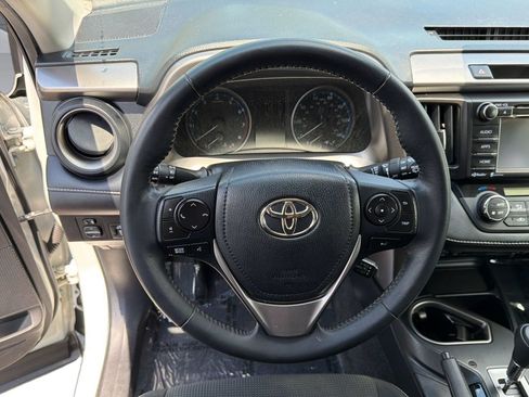 Used 2018 Toyota RAV4 XLE AWD/4WD image 25