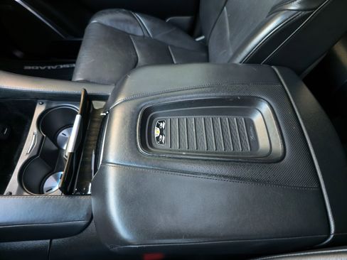 Used 2018 Cadillac Escalade ESV Platinum image 26