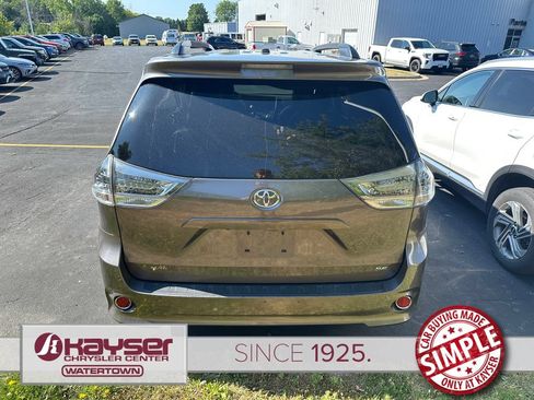 Used 2015 Toyota Sienna SE FWD image 4