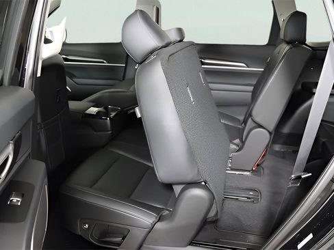 Used 2024 Kia Telluride LX image 12