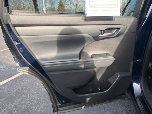 Used 2021 Toyota Highlander XLE image 21