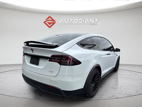 Used 2022 Tesla Model X Plaid image 4
