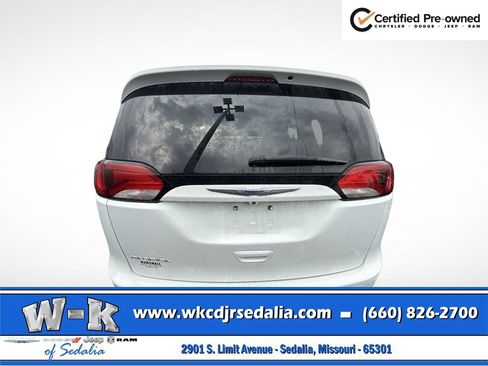 Used 2018 Chrysler Pacifica Touring-L FWD image 7