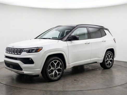 Used 2025 Jeep Compass Limited image 2