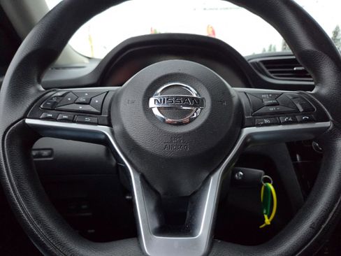 Used 2017 Nissan Rogue S FWD image 17