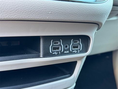 Used 2024 Chrysler Voyager LX image 27
