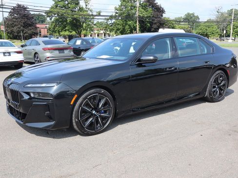 Used 2023 BMW i7 xDrive60 AWD/4WD image 1