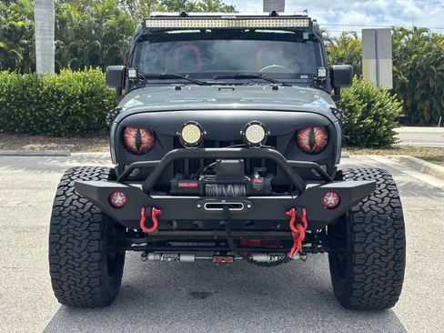 Used 2014 Jeep Wrangler Unlimited Sahara AWD/4WD image 3
