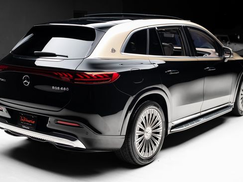 Used 2024 Mercedes-Benz Maybach EQS 680 4MATIC image 35