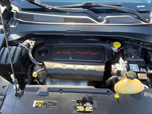 Used 2018 Jeep Compass Latitude w/ Popular Equipment Group AWD/4WD image 9