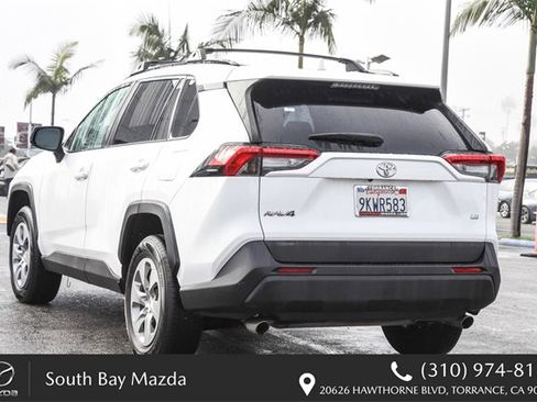 Used 2021 Toyota RAV4 LE image 7