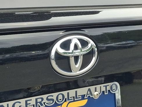 Used 2019 Toyota RAV4 XLE AWD/4WD image 32
