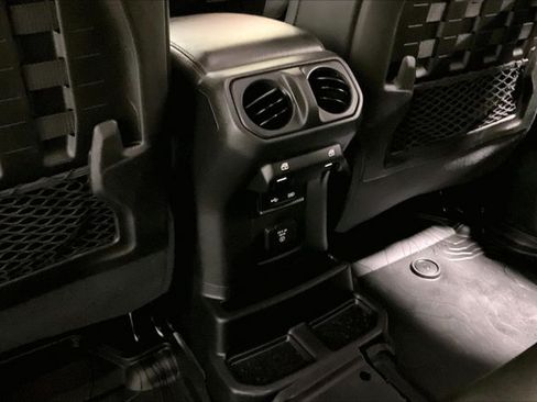 Used 2018 Jeep Wrangler Unlimited Rubicon AWD/4WD image 34