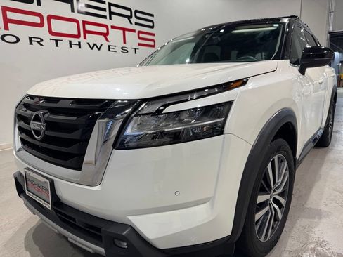 Used 2022 Nissan Pathfinder Platinum w/ Cargo Package AWD/4WD image 2
