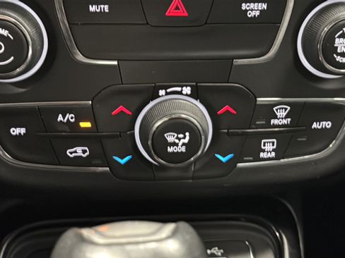 Used 2018 Jeep Compass Limited w/ Navigation Group AWD/4WD image 16